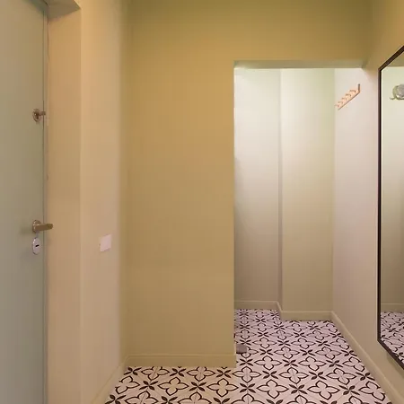 Garden Nest - 2 Bedrooms Flat * בוקרשט