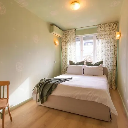 Garden Nest - 2 Bedrooms Flat * Boekarest