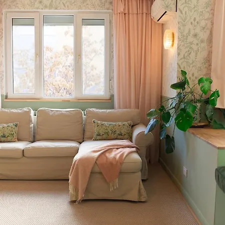 Garden Nest - 2 Bedrooms Flat Bucarest