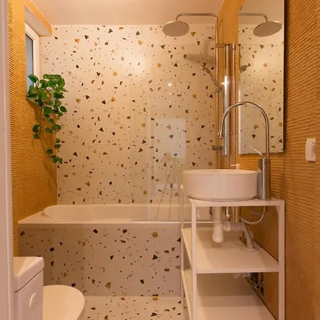 Garden Nest - 2 Bedrooms Flat * Bucharest