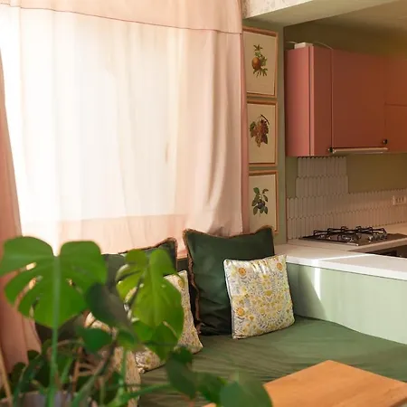 Garden Nest - 2 Bedrooms Flat