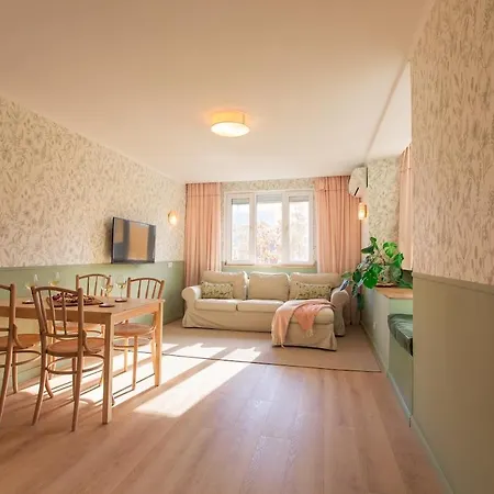 Garden Nest - 2 Bedrooms Flat