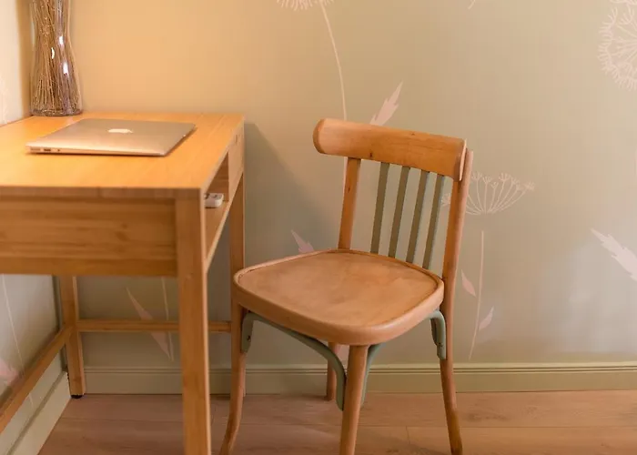 Garden Nest - 2 Bedrooms Flat 아파트