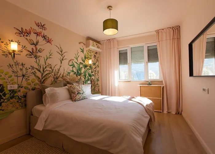 Garden Nest - 2 Bedrooms Flat 부쿠레슈티