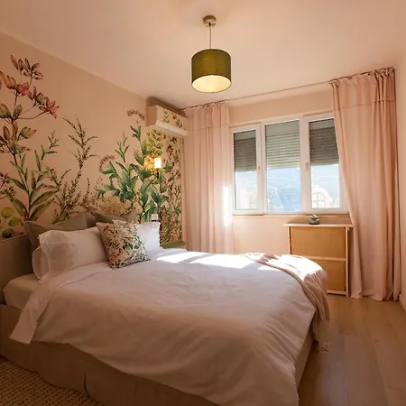 Garden Nest - 2 Bedrooms Flat Bukarest